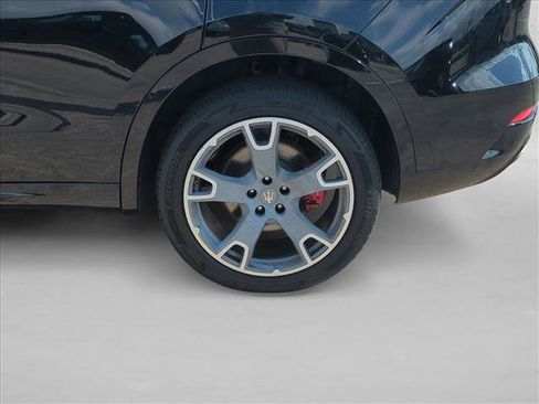 Used 2019 Maserati Levante image 20