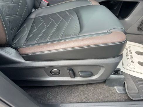 Used 2025 Nissan Pathfinder Platinum image 35