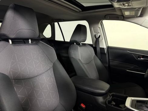 Used 2019 Toyota RAV4 XLE w/ Convenience Package FWD image 12