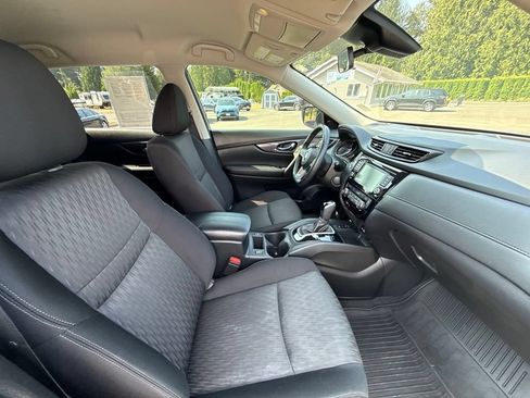 Used 2019 Nissan Rogue SV w/ Premium Package FWD image 19