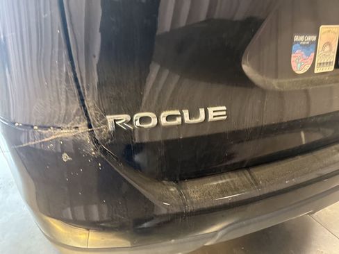 Used 2015 Nissan Rogue S w/ S Family Package image 11