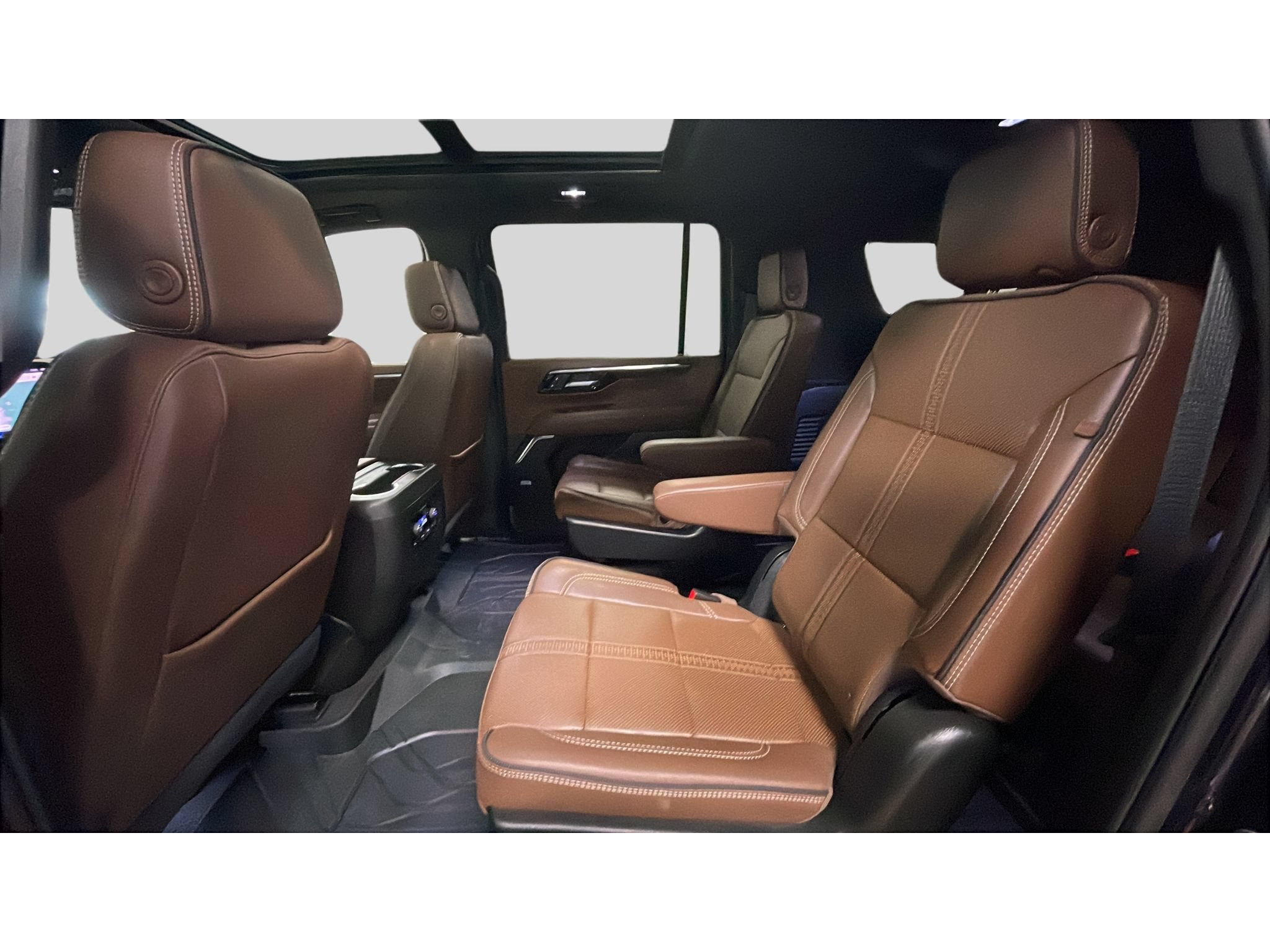 Used 2025 Chevrolet Suburban High Country w/ Sun And Tow Package AWD/4WD image 16
