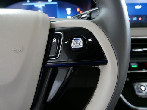 Used 2023 Lincoln Corsair AWD w/ Equipment Group 101A image 28