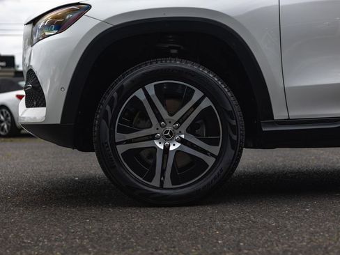 Used 2021 Mercedes-Benz GLS 450 4MATIC image 12