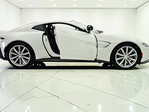 Used 2023 Aston Martin V8 Vantage Coupe RWD image 10