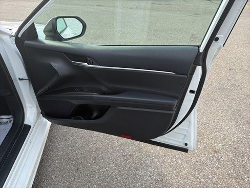 Used 2023 Toyota Camry SE image 16