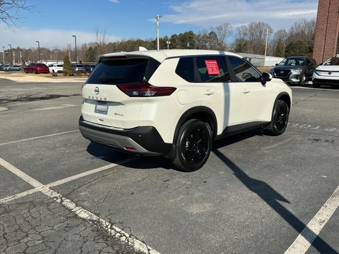 Certified 2023 Nissan Rogue SV image 4