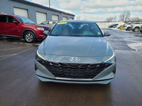 Used 2023 Hyundai Elantra SEL image 3