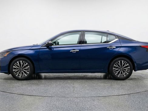 Used 2025 Nissan Altima 2.5 SV image 5