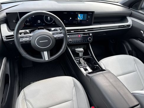 Certified 2025 Hyundai Santa Cruz Limited AWD/4WD image 18