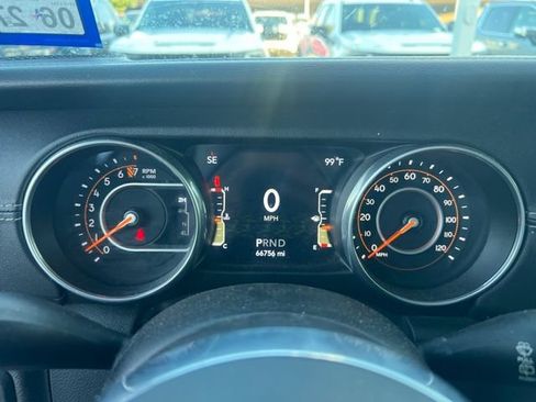 Used 2018 Jeep Wrangler Unlimited Sahara AWD/4WD image 6