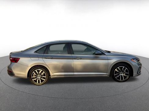 Used 2025 Volkswagen Jetta SE image 16