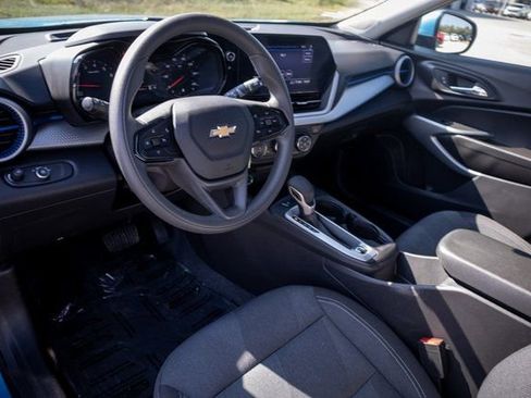 Certified 2025 Chevrolet Trax LS w/ LS Convenience Package image 8