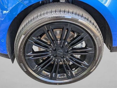 New 2026 Land Rover Range Rover Long Wheelbase SE image 9