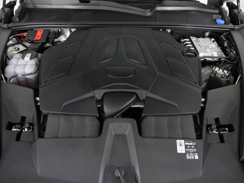 Used 2025 Porsche Cayenne image 26