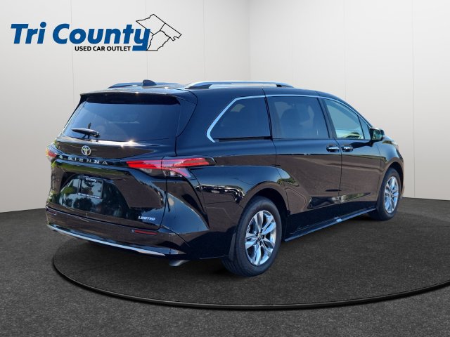 Certified 2026 Toyota Sienna Limited FWD image 8
