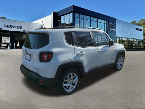 Used 2018 Jeep Renegade Latitude FWD image 4