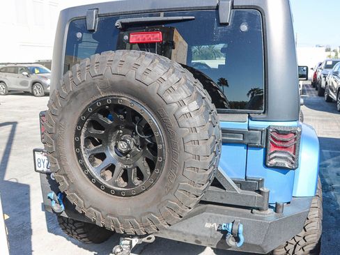 Used 2016 Jeep Wrangler Unlimited Sahara w/ Connectivity Group AWD/4WD image 13