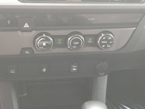 Used 2016 Toyota Tacoma TRD Sport w/ Towing Package RWD image 17