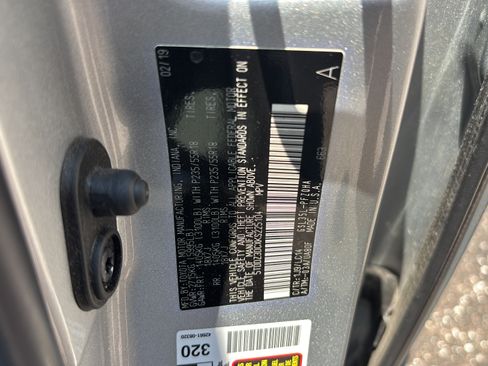 Used 2019 Toyota Sienna XLE w/ XLE Navigation Package AWD/4WD image 17