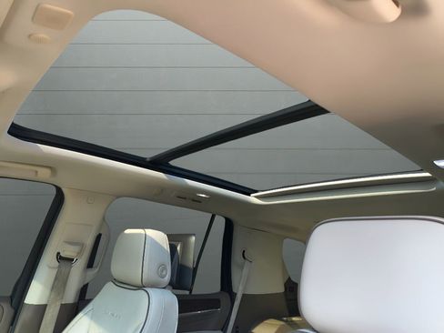 Used 2021 GMC Yukon Denali w/ Denali Ultimate Package image 32