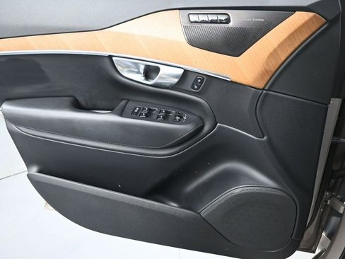 Used 2023 Volvo XC90 B6 Plus image 23