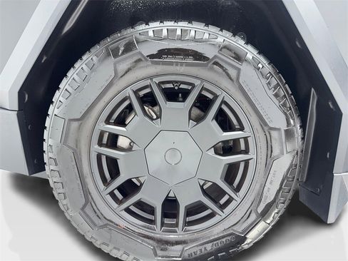 Used 2024 Tesla Cybertruck AWD Crew Cab image 41
