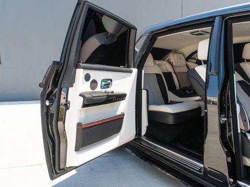 Used 2024 Rolls-Royce Phantom Sedan w/ The Phantom Package RWD image 70