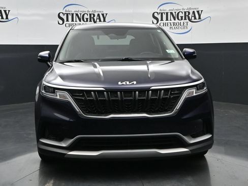 Used 2023 Kia Carnival LX FWD image 2