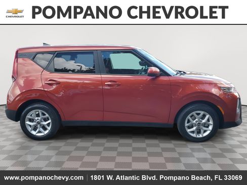 Used 2021 Kia Soul S image 2