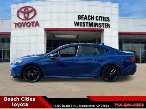 Used 2025 Toyota Camry SE FWD image 7