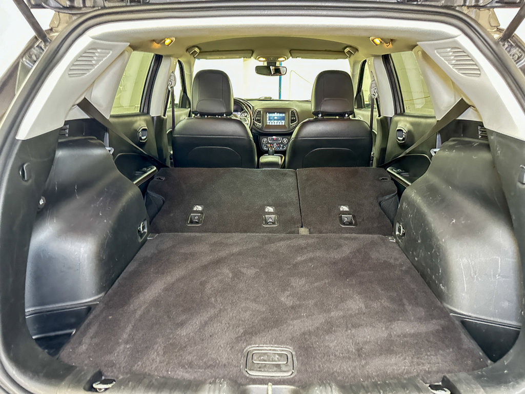 Used 2019 Jeep Compass Latitude w/ Popular Equipment Group AWD/4WD image 16
