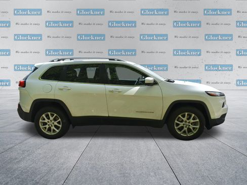Used 2018 Jeep Cherokee Latitude Plus w/ Cold Weather Group AWD/4WD image 13
