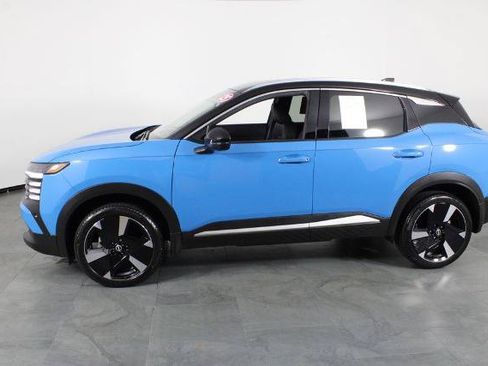 Certified 2025 Nissan Kicks SR FWD image 14