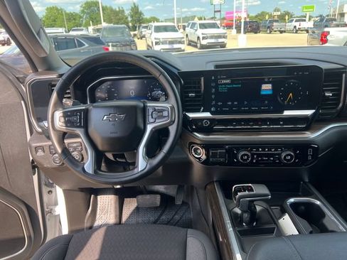 Used 2024 Chevrolet Silverado 1500 RST AWD/4WD image 18