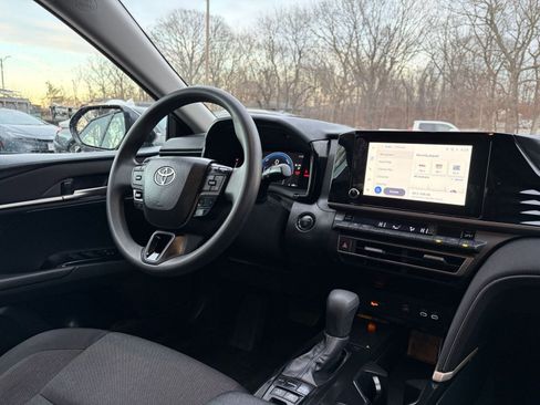 Used 2025 Toyota Camry LE image 33