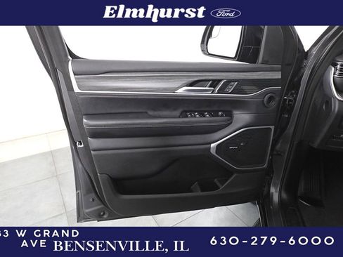 Used 2024 Jeep Wagoneer Series II w/ Flexible Seating Group image 8