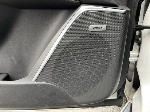 Used 2020 Cadillac Escalade Premium Luxury image 25