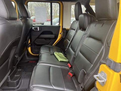 Used 2019 Jeep Wrangler Unlimited Sahara w/ Advanced Safety Group image 9