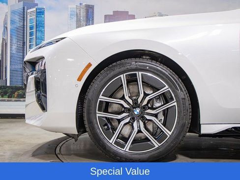 Used 2025 BMW 760i xDrive AWD/4WD image 7