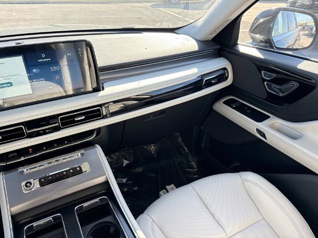 New 2027 Lincoln Aviator AWD image 15