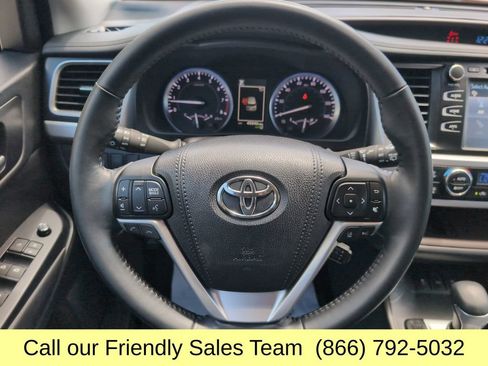 Used 2018 Toyota Highlander XLE AWD/4WD image 18