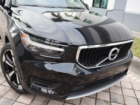 Used 2020 Volvo XC40 T5 Momentum w/ Protection Package Premier image 8