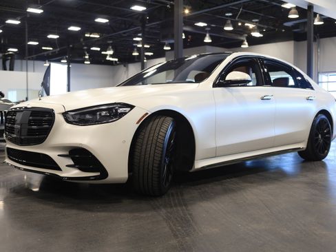 Used 2022 Mercedes-Benz S 580 4MATIC Sedan image 3