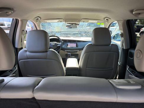 Used 2021 Cadillac XT4 Premium Luxury FWD image 36