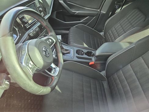 Used 2020 Volkswagen Jetta GLI image 6