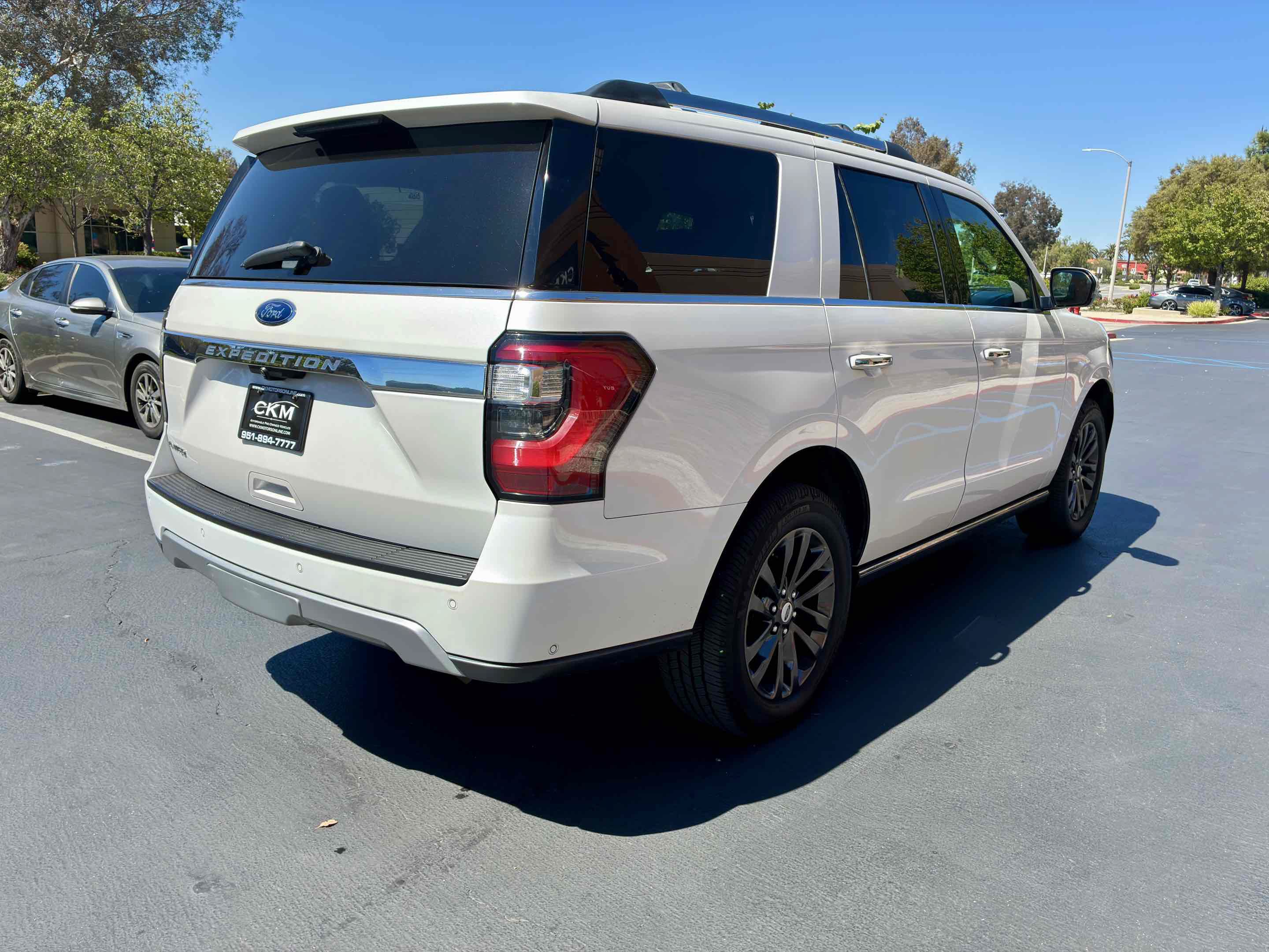 Used 2019 Ford Expedition Limited w/ Equipment Group 301A AWD/4WD image 8