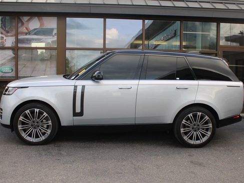 Certified 2023 Land Rover Range Rover SE image 10