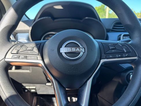 Used 2025 Nissan Versa SV image 28