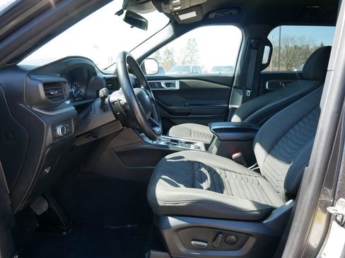 Used 2020 Ford Explorer XLT w/ Comfort Package AWD/4WD image 10